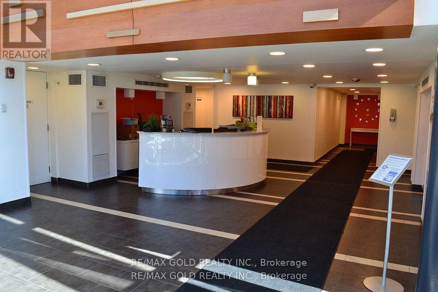 733 - 15 James Finlay Way, Toronto, Ontario  M3M 0B3 - Photo 3 - W12172151