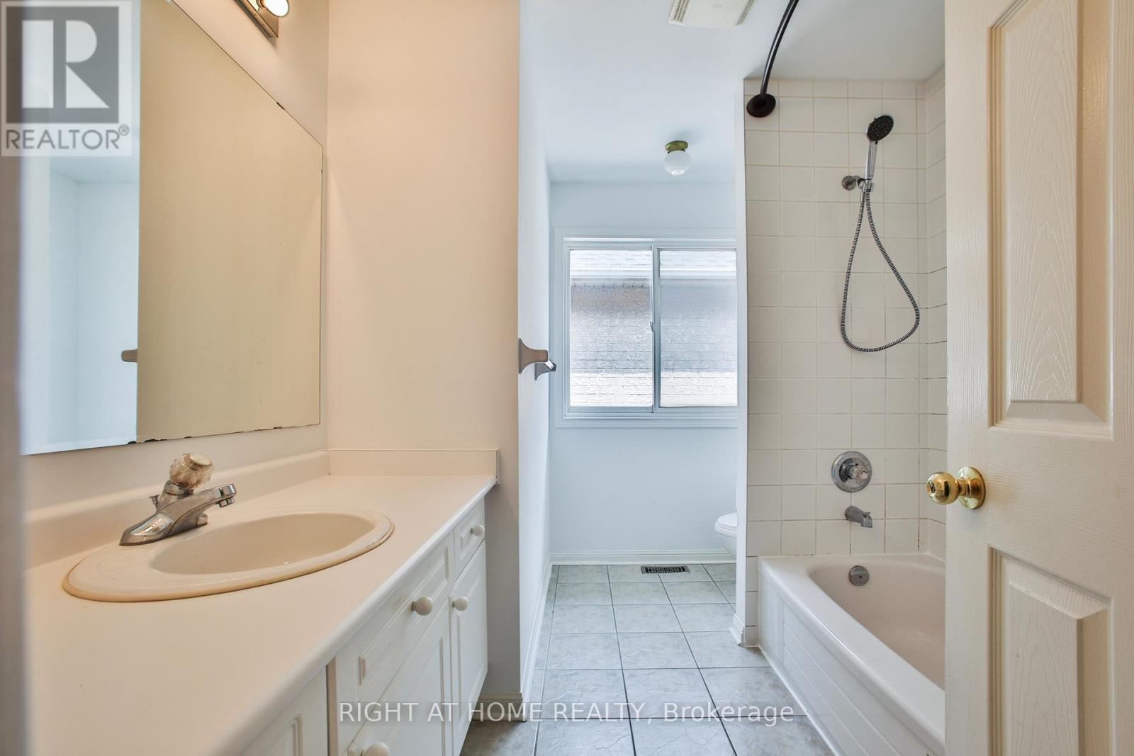 2546 Dashwood Drive, Oakville, Ontario  L6M 4C2 - Photo 34 - W12166237