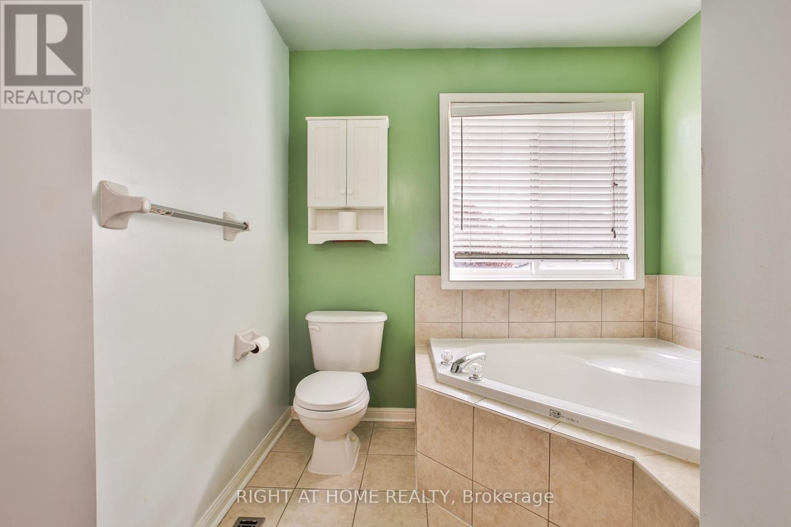 2546 Dashwood Drive, Oakville, Ontario  L6M 4C2 - Photo 28 - W12166237