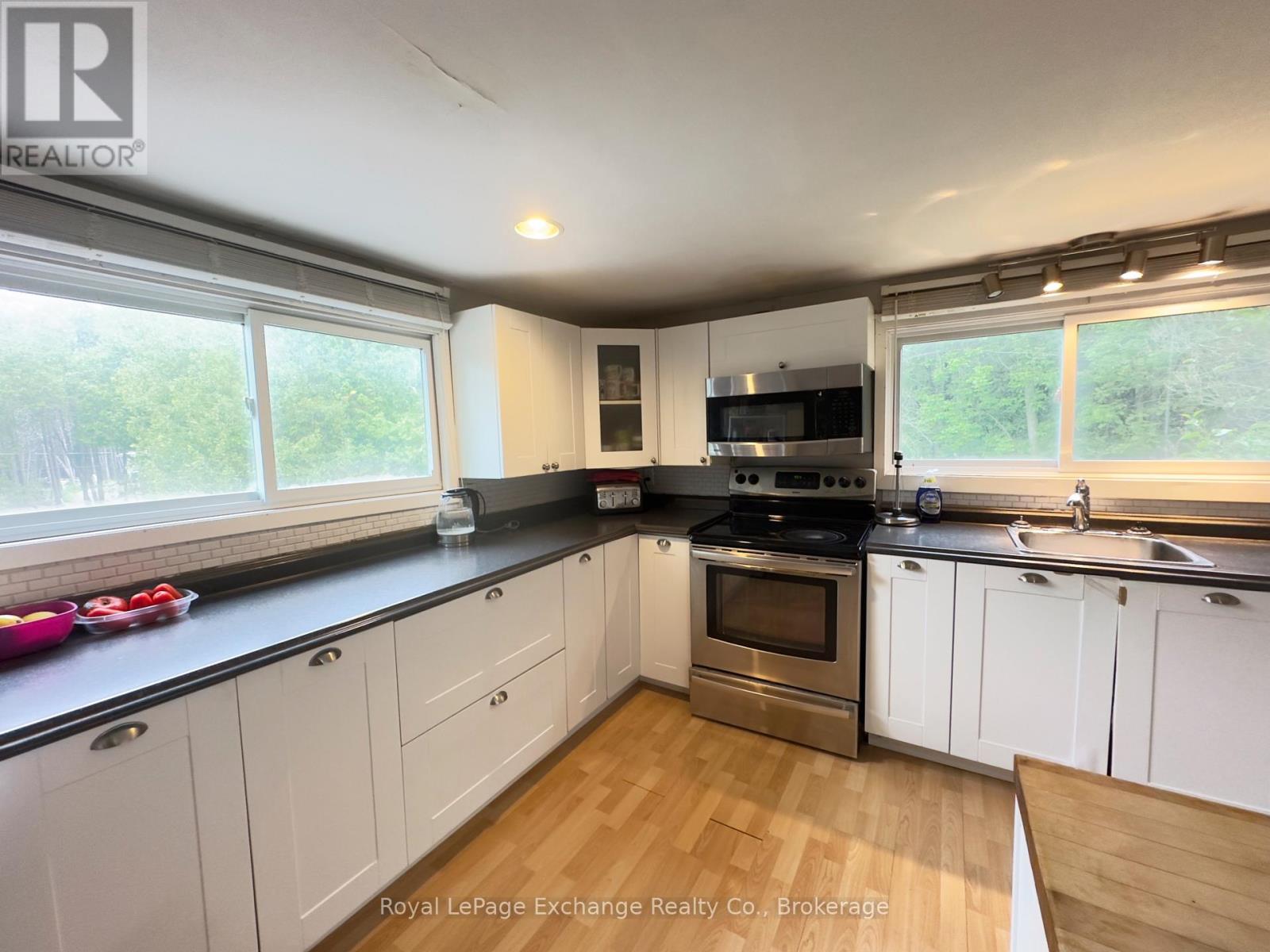14 Victoria Street, Kincardine, Ontario  N0G 2T0 - Photo 8 - X12172161
