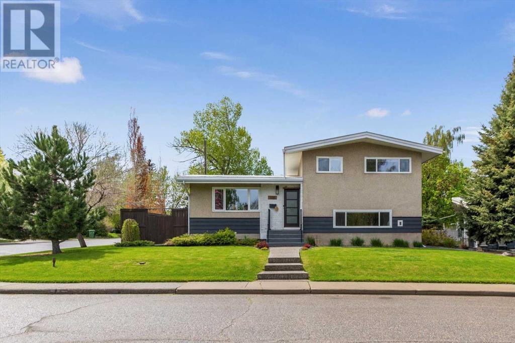100 Gainsborough Drive Sw, Calgary, Alberta  T3E 4W8 - Photo 1 - A2207938