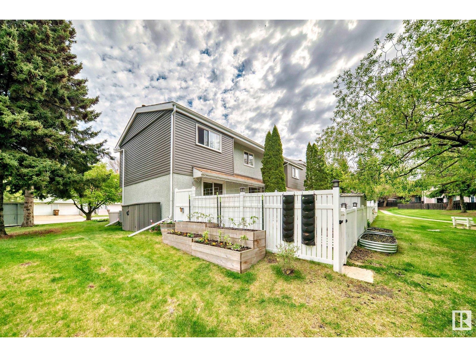 Property at 33 GRANDIN WOODS image 4