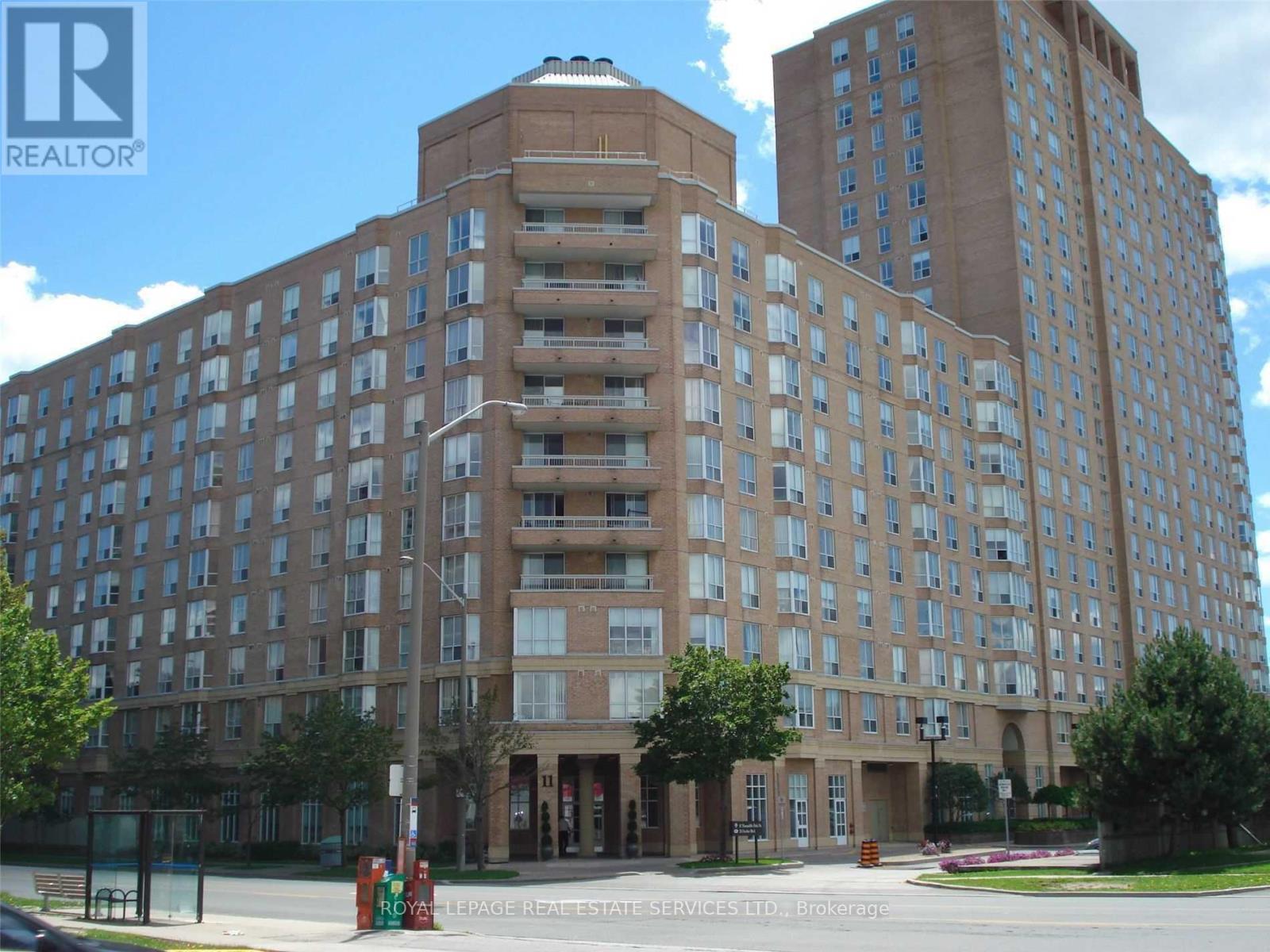 204 - 11 Thorncliffe Pk Drive, Toronto, Ontario  M4H 1P3 - Photo 4 - C12168295