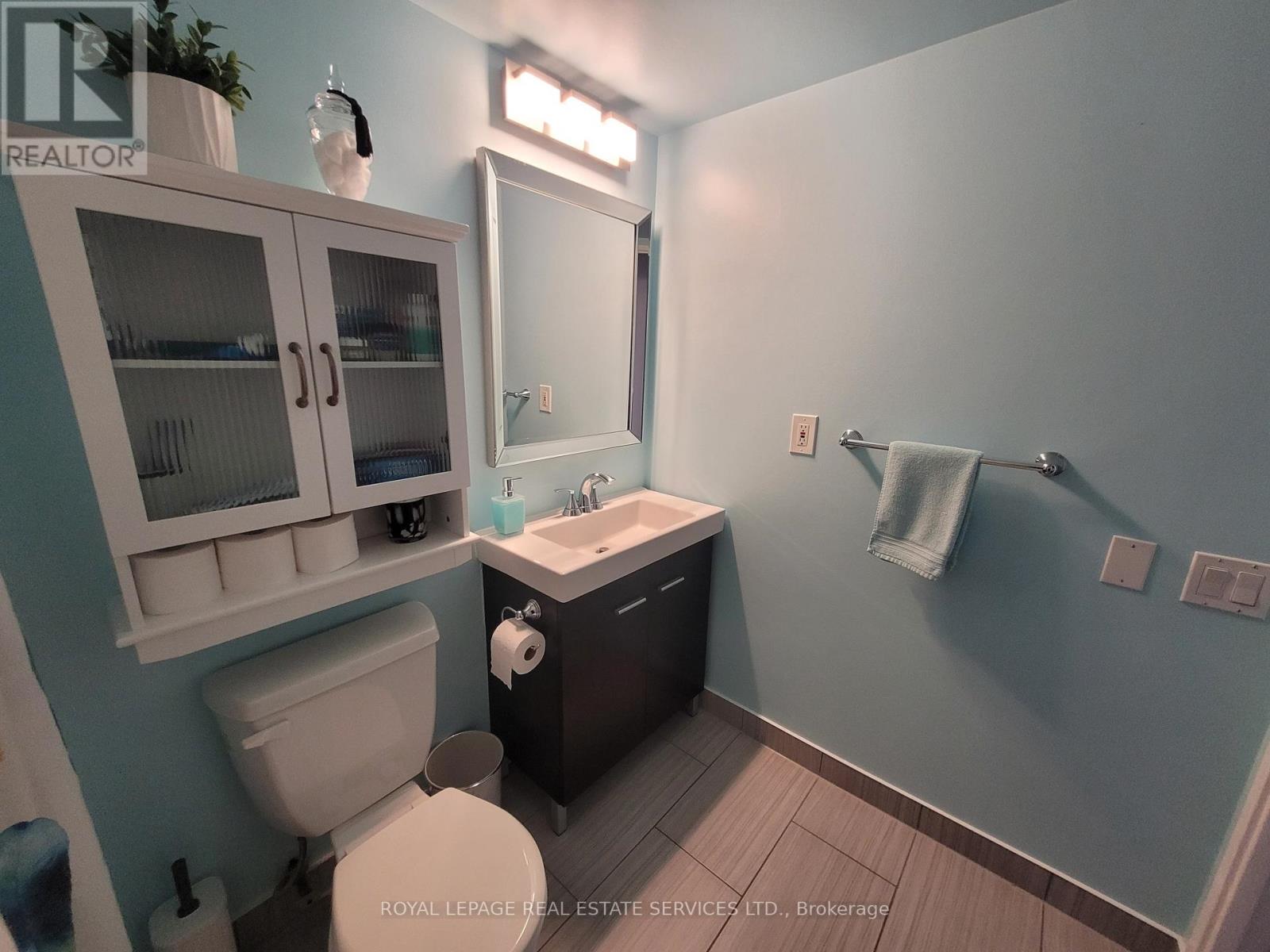 204 - 11 Thorncliffe Pk Drive, Toronto, Ontario  M4H 1P3 - Photo 12 - C12168295