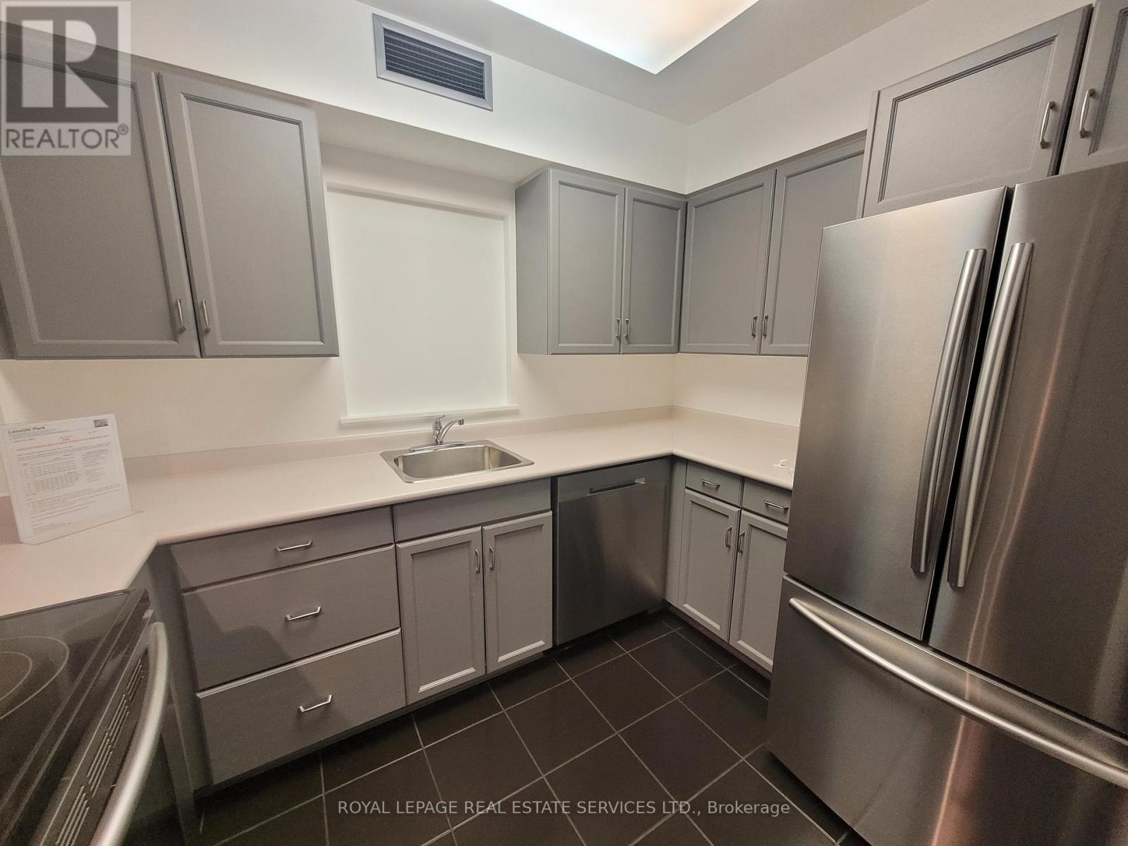 204 - 11 Thorncliffe Pk Drive, Toronto, Ontario  M4H 1P3 - Photo 6 - C12168295