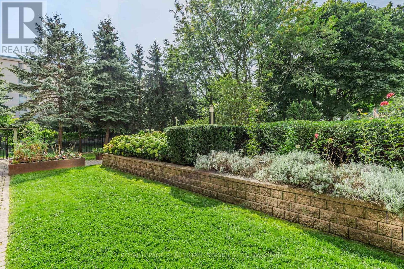 204 - 11 Thorncliffe Pk Drive, Toronto, Ontario  M4H 1P3 - Photo 16 - C12168295