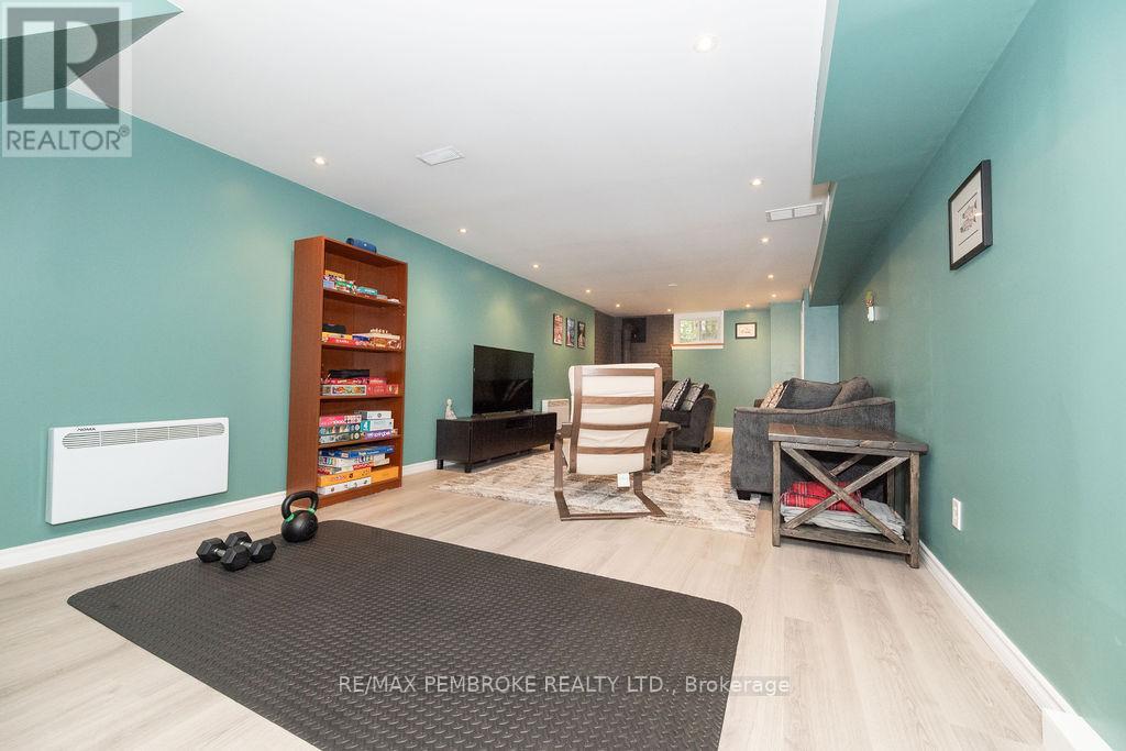 6 White Street, Petawawa, Ontario  K8H 1Z6 - Photo 30 - X12172192