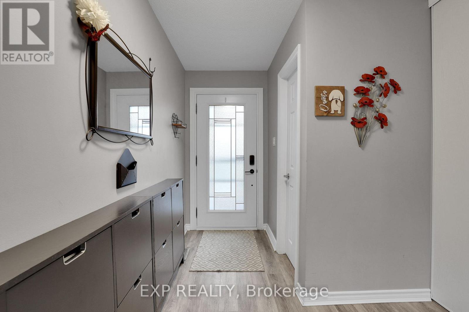 112 Claiborne Way, Ottawa, Ontario  K1E 3V9 - Photo 2 - X12172198