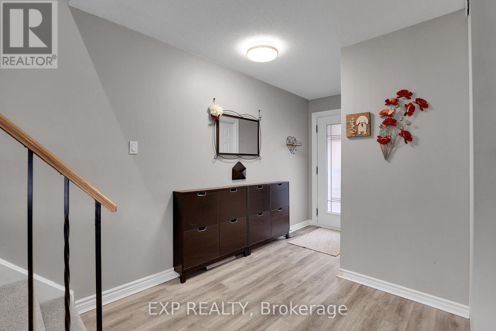 112 Claiborne Way, Ottawa, Ontario  K1E 3V9 - Photo 3 - X12172198
