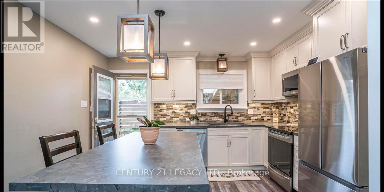 Photo 13 of 47 for 971 Eagle Crescent