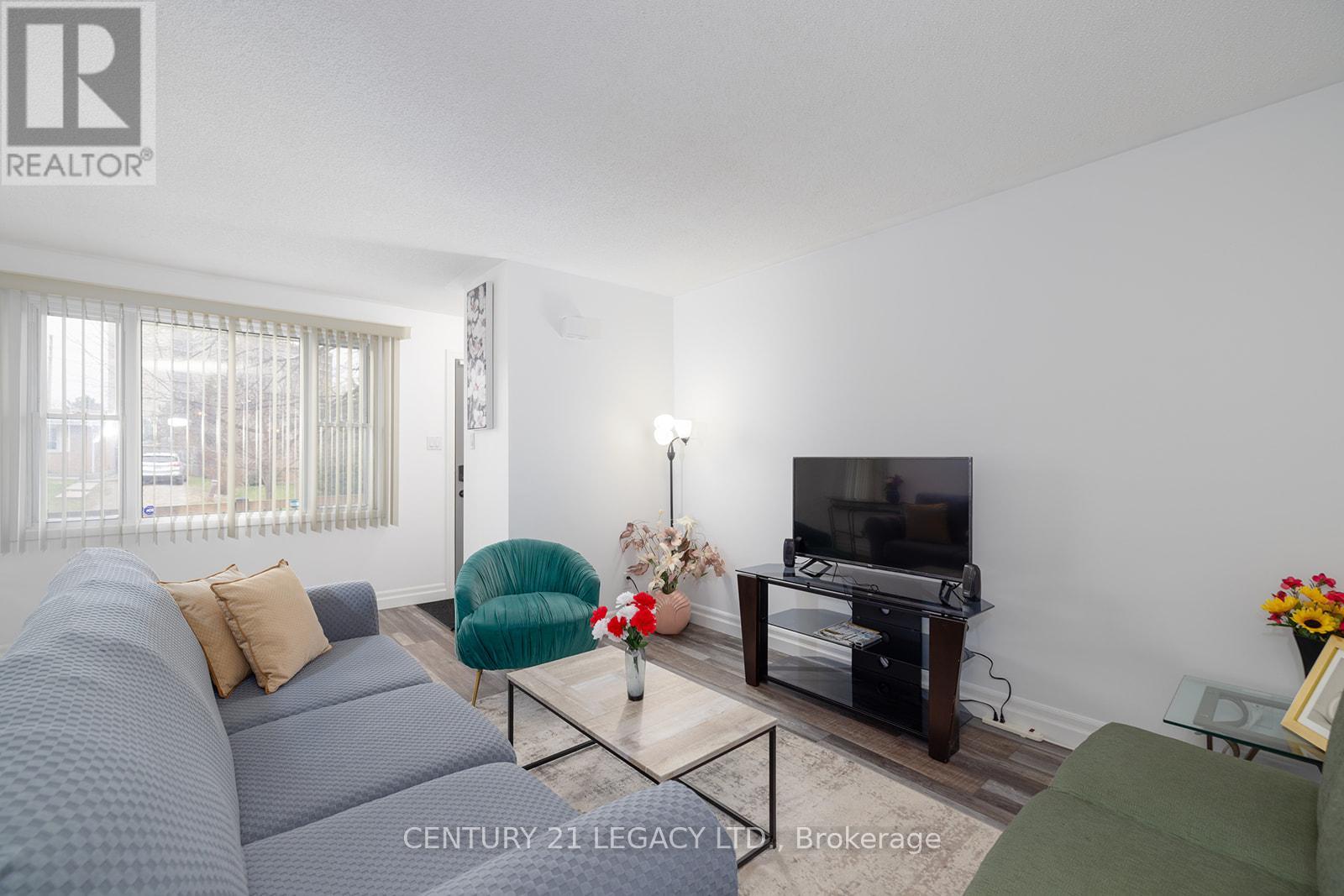 971 Eagle Crescent, London South, Ontario  N5Z 4K5 - Photo 8 - X12101811