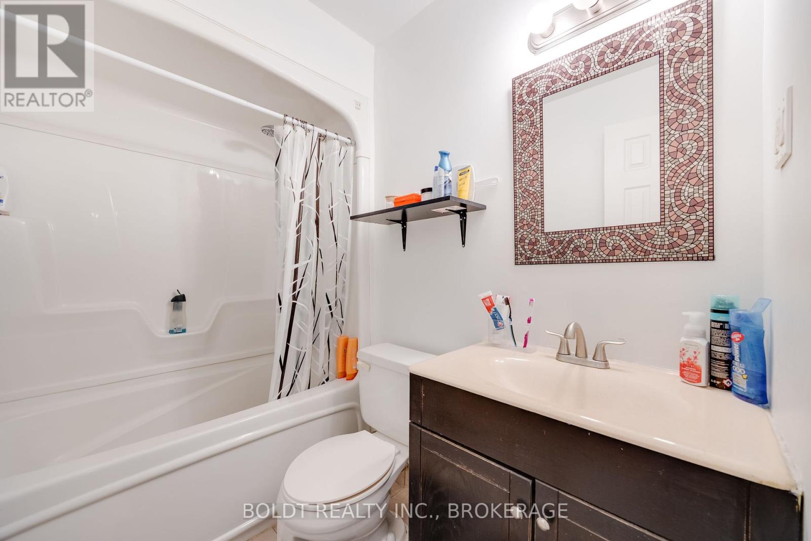 201 - 242 Oakdale Avenue, St. Catharines, Ontario  L2P 3K5 - Photo 14 - X12172207