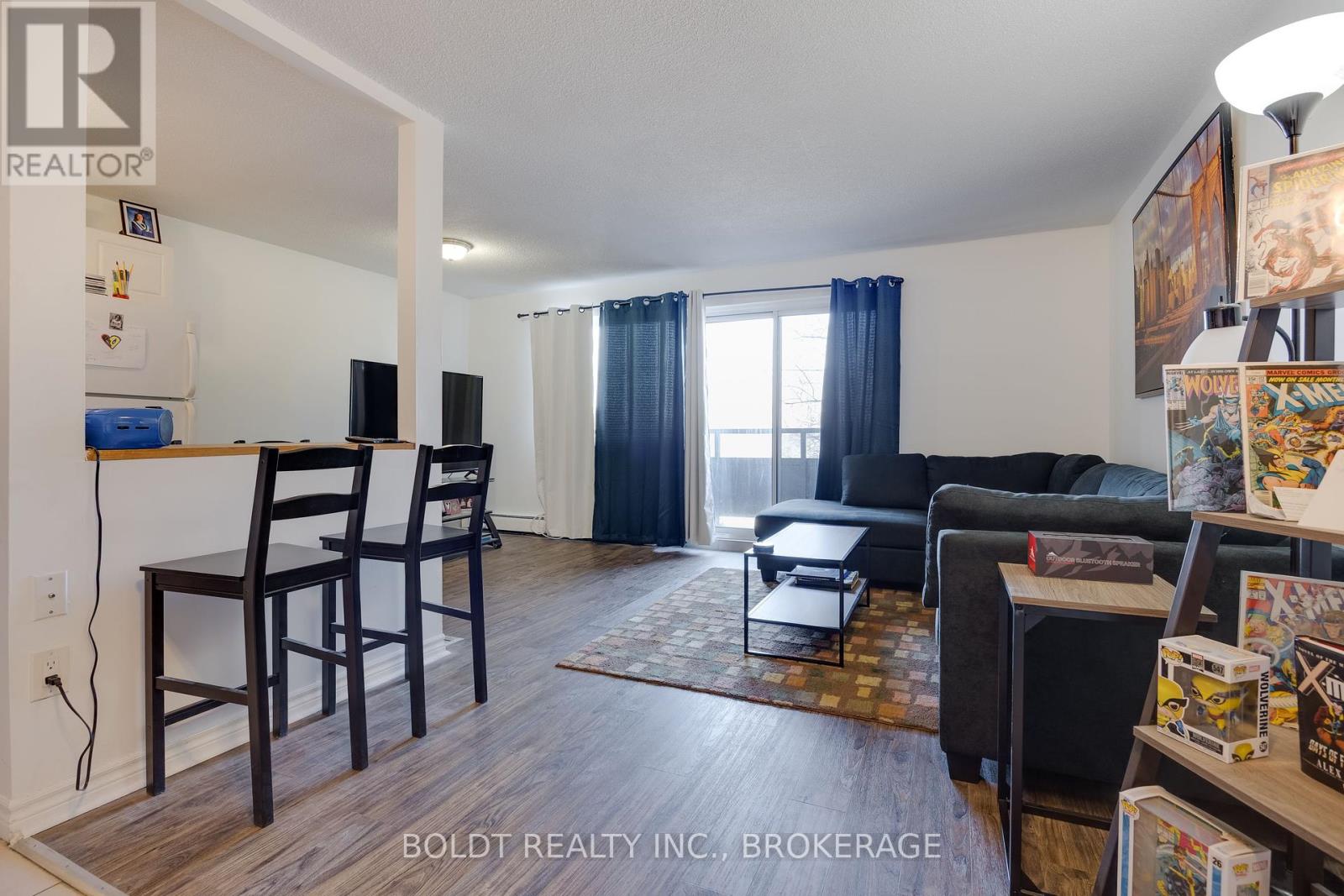 201 - 242 Oakdale Avenue, St. Catharines, Ontario  L2P 3K5 - Photo 4 - X12172207