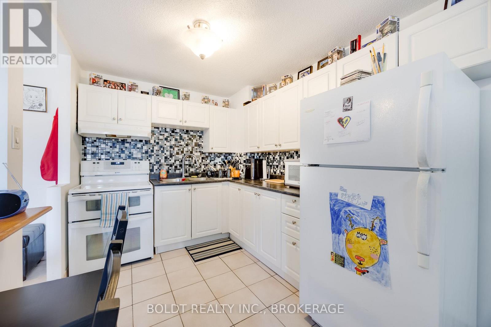 201 - 242 Oakdale Avenue, St. Catharines, Ontario  L2P 3K5 - Photo 7 - X12172207