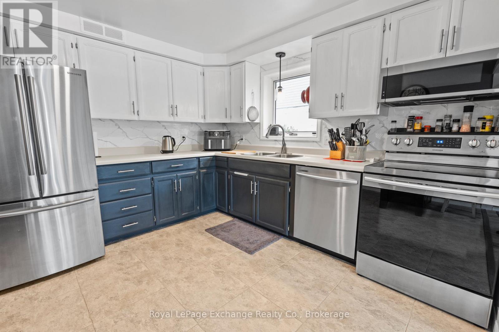 586 Mcgaw Drive, Kincardine, Ontario  N2Z 1V4 - Photo 2 - X12171992