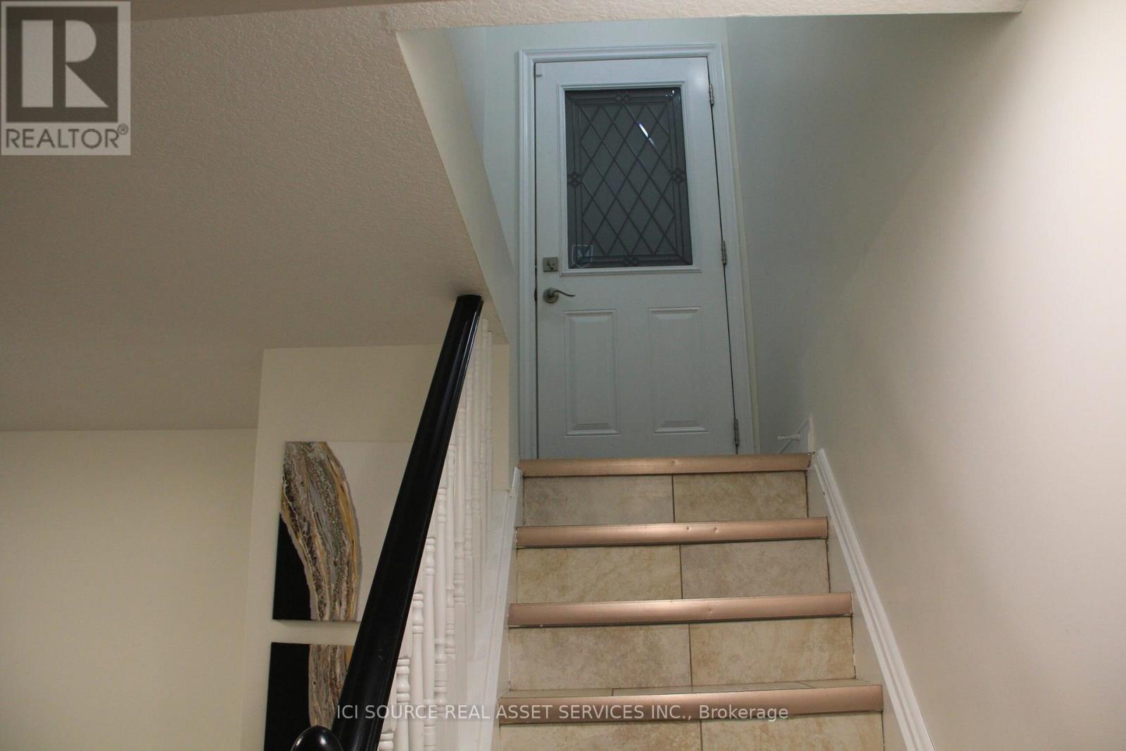 Lower Unit - 27 Brenlyn Court, Hamilton, Ontario  L9C 4N8 - Photo 12 - X12169169