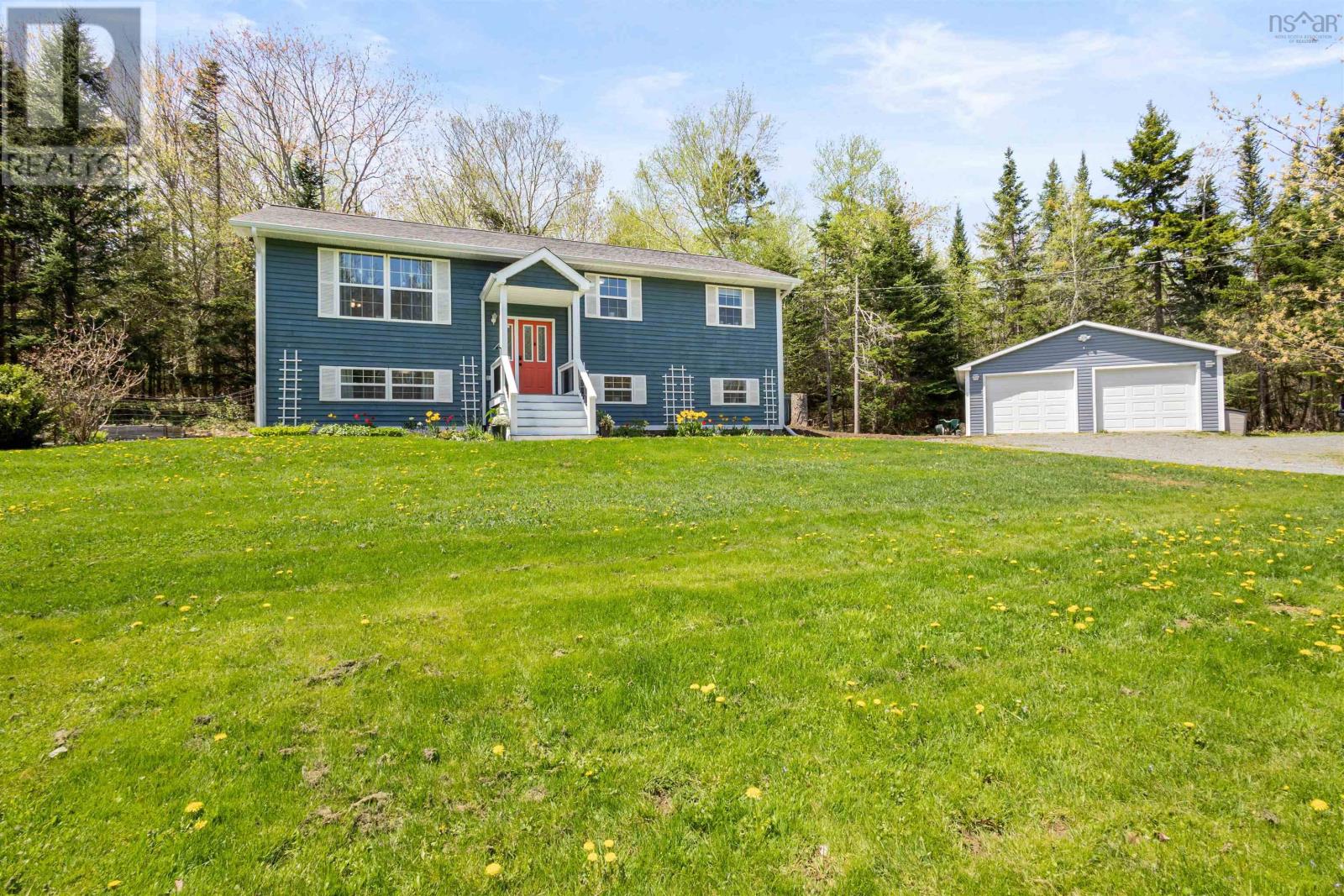 Property at 2 Charleswood Drive image 1
