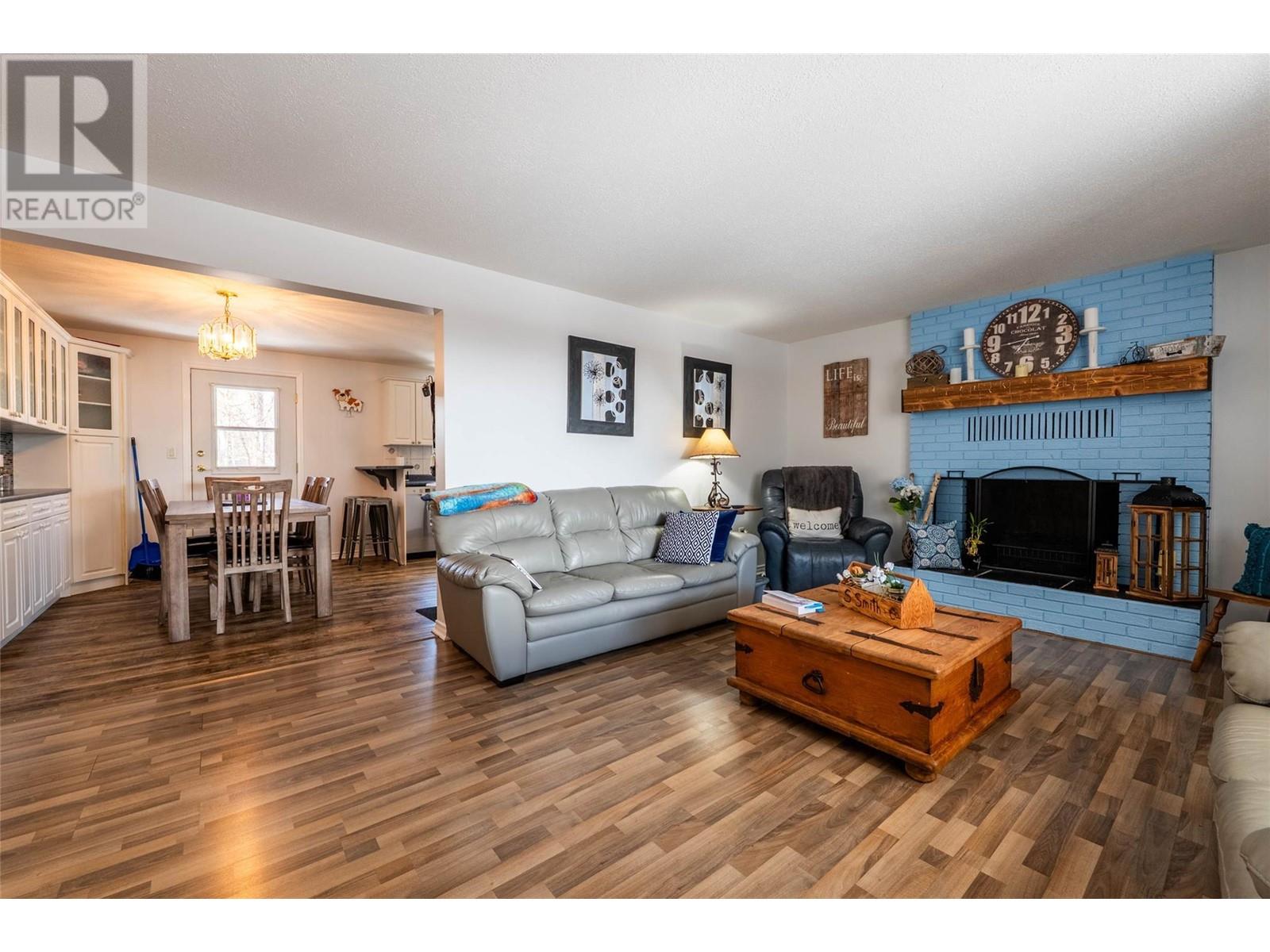 705 8th Avenue, Montrose, British Columbia  V0G 1P0 - Photo 7 - 10336413