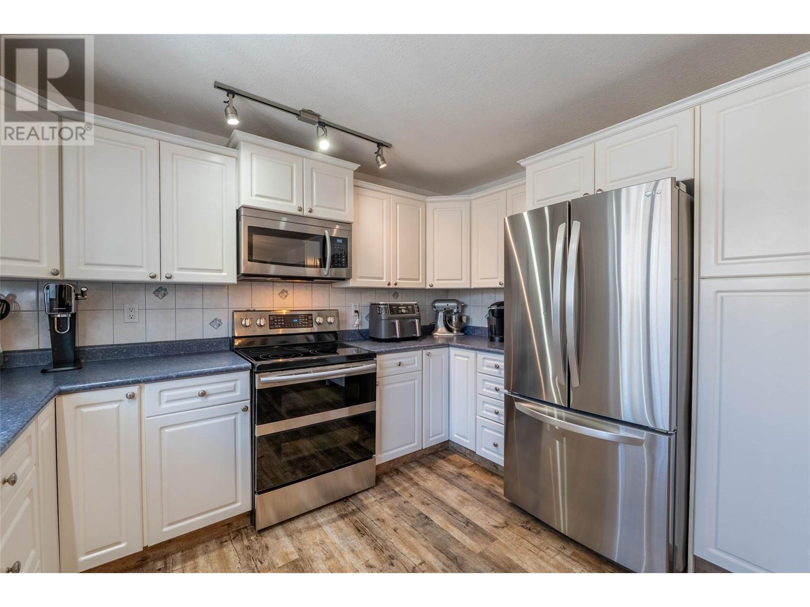 705 8th Avenue, Montrose, British Columbia  V0G 1P0 - Photo 11 - 10336413