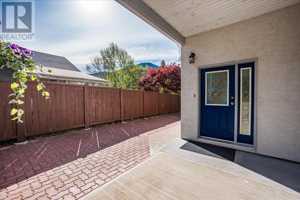 705 8th Avenue, Montrose, British Columbia  V0G 1P0 - Photo 45 - 10336413