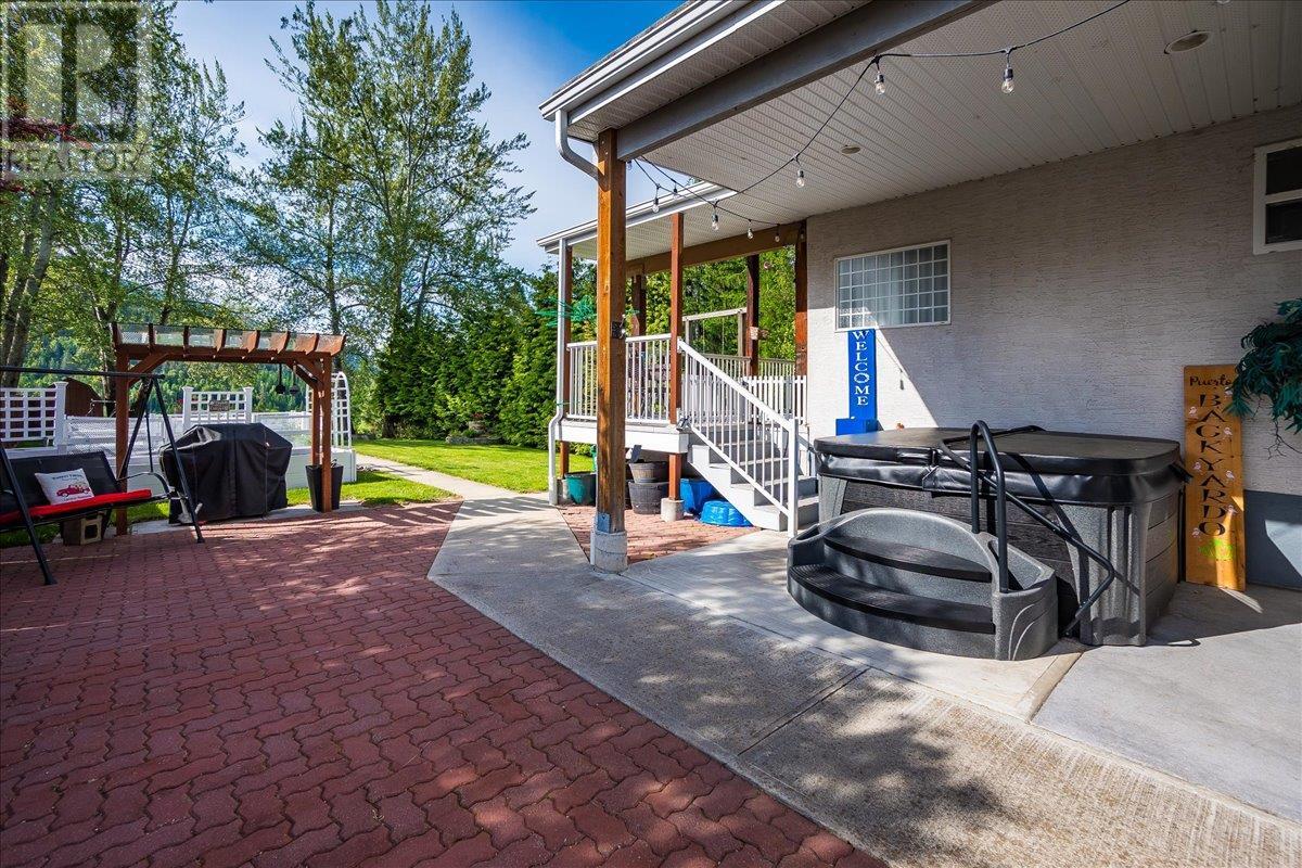 705 8th Avenue, Montrose, British Columbia  V0G 1P0 - Photo 40 - 10336413