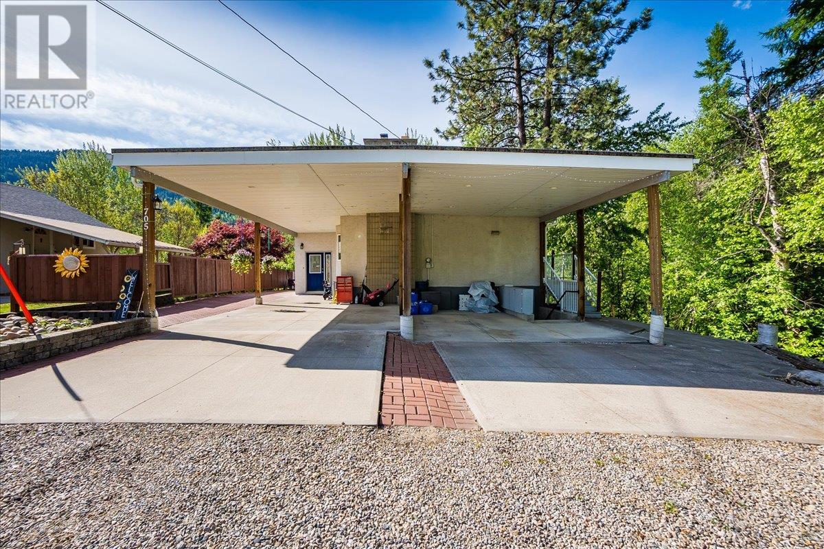 705 8th Avenue, Montrose, British Columbia  V0G 1P0 - Photo 44 - 10336413