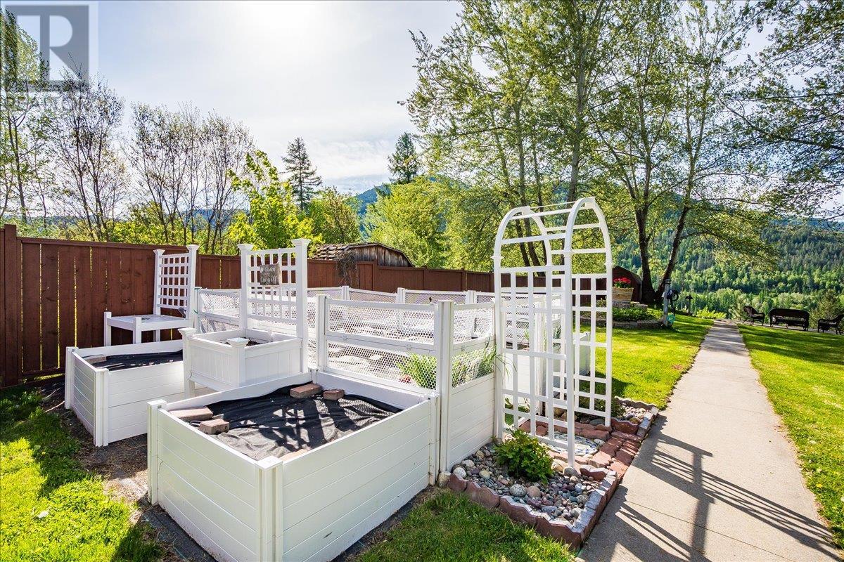 705 8th Avenue, Montrose, British Columbia  V0G 1P0 - Photo 34 - 10336413
