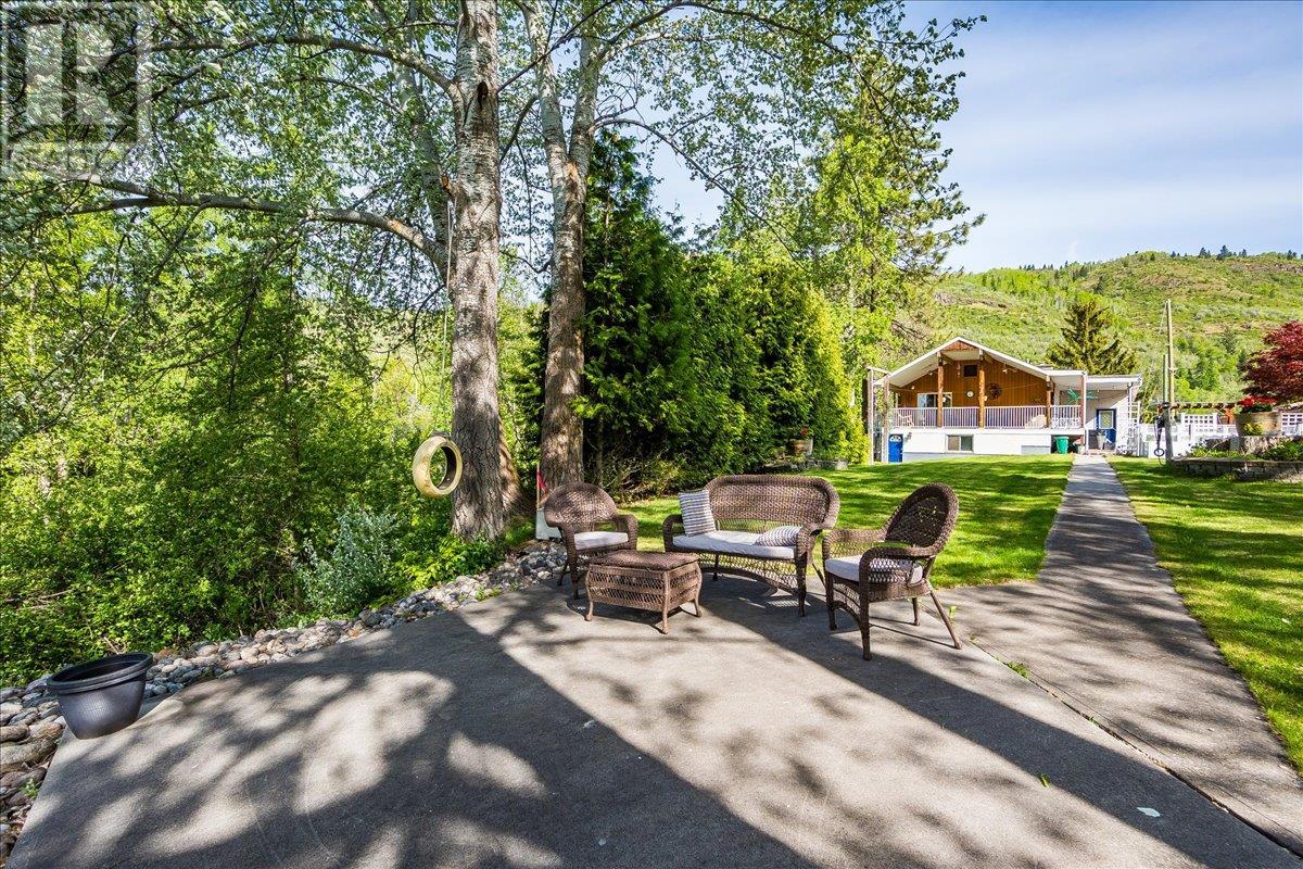 705 8TH Avenue, Montrose, BC V0G1P0