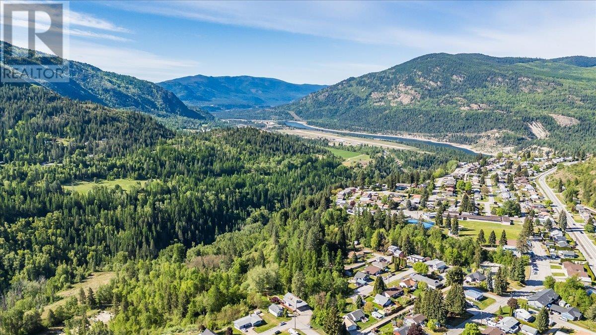 705 8th Avenue, Montrose, British Columbia  V0G 1P0 - Photo 69 - 10336413