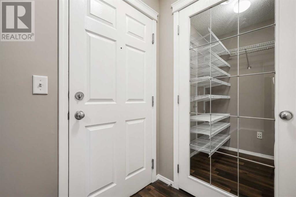 Property at 6112, 70 Panamount Drive NW image 2