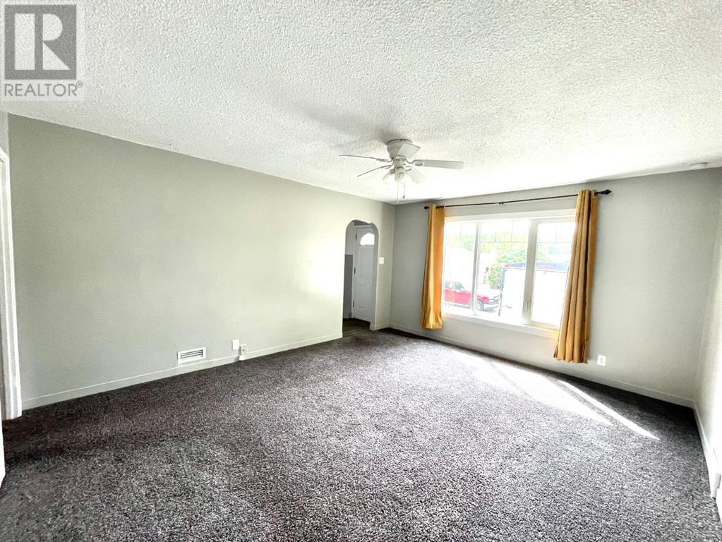 Property at 1407 6A Avenue N image 4