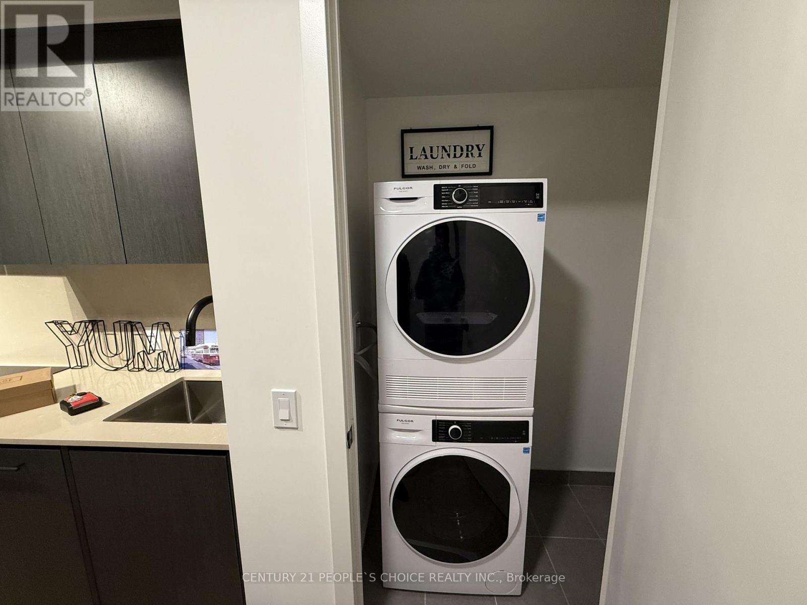 201 - 5 Lakeview Avenue, Toronto, Ontario  M6J 0H3 - Photo 5 - C12157487