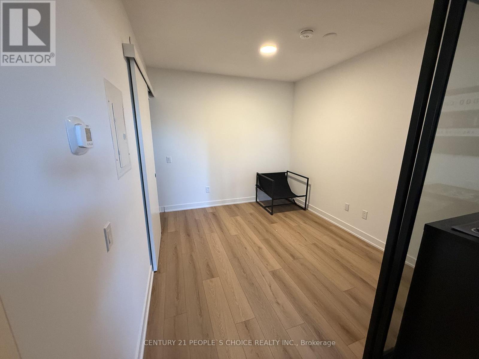 201 - 5 Lakeview Avenue, Toronto, Ontario  M6J 0H3 - Photo 8 - C12157487