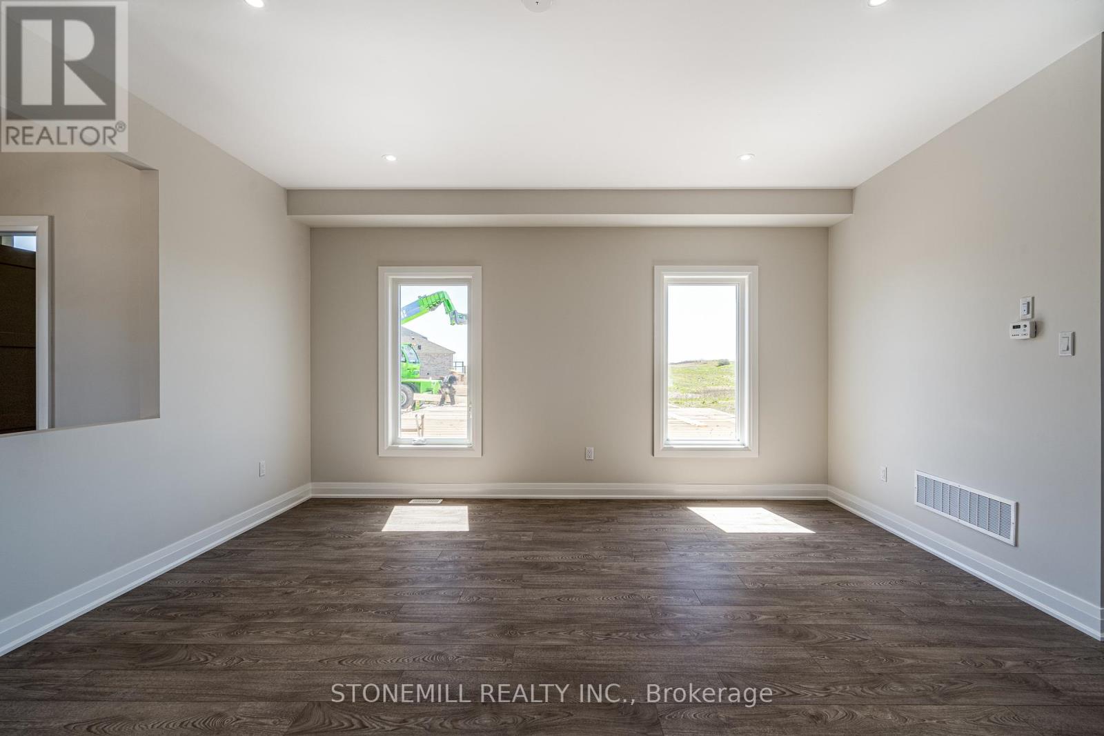 229 Midland Place, Welland, Ontario  L3B 0H4 - Photo 4 - X12172241
