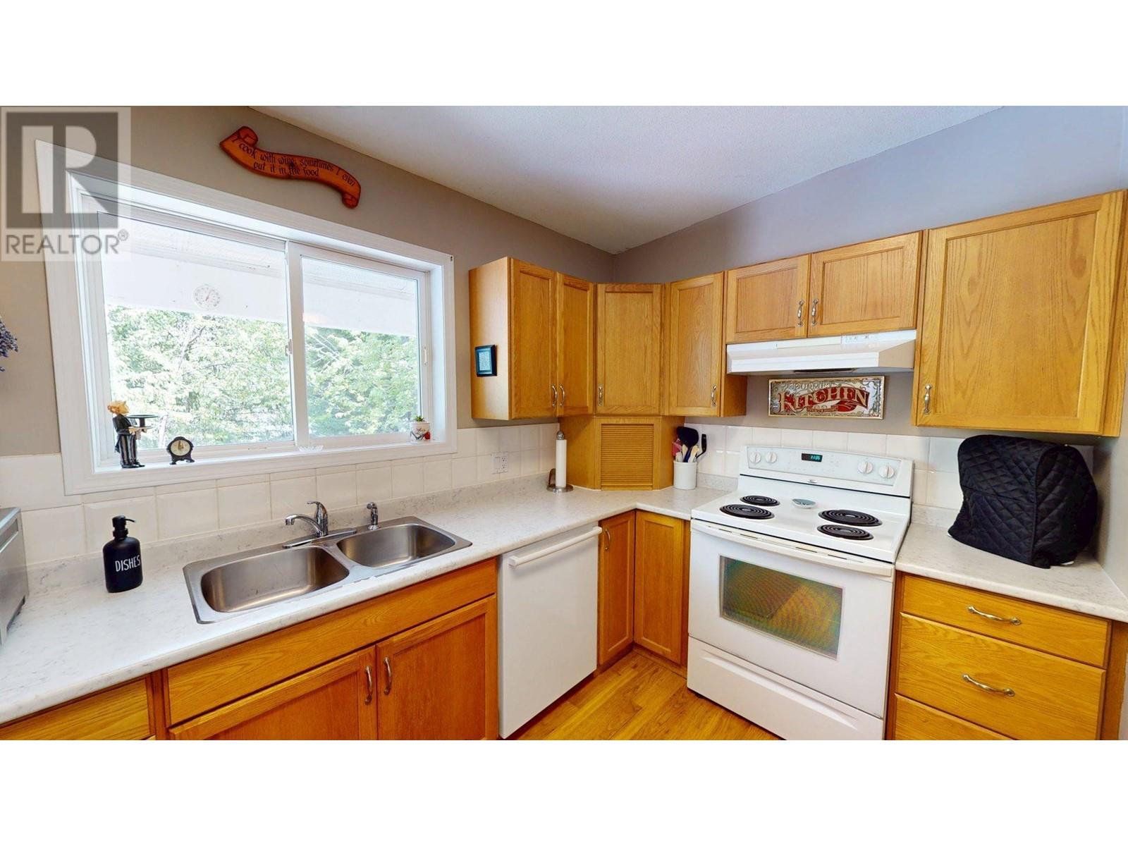 891 Monte Vista Drive Unit# 38, Rossland, British Columbia  V0G 1Y0 - Photo 11 - 10348609