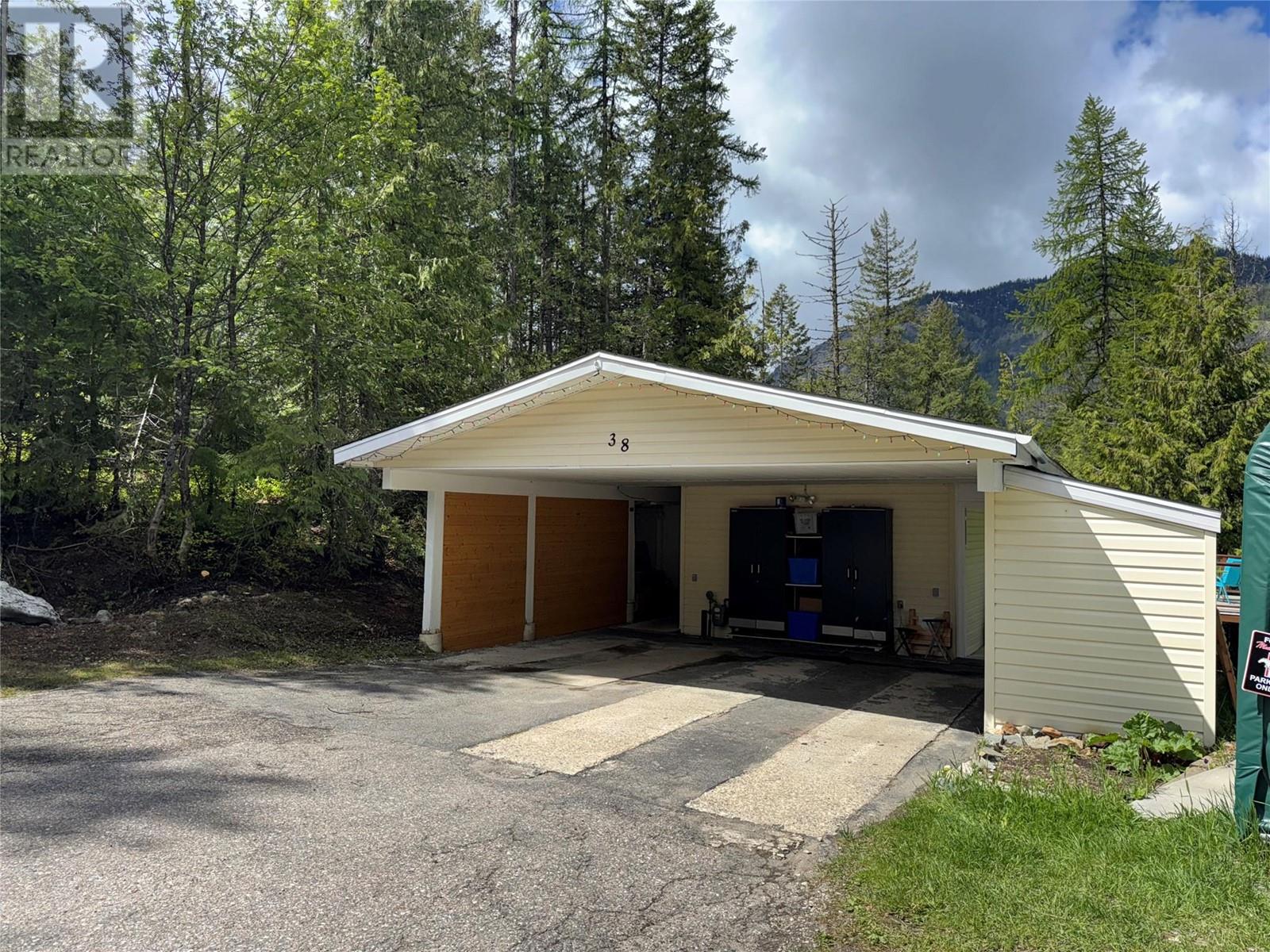 891 Monte Vista Drive Unit# 38, Rossland, British Columbia  V0G 1Y0 - Photo 1 - 10348609