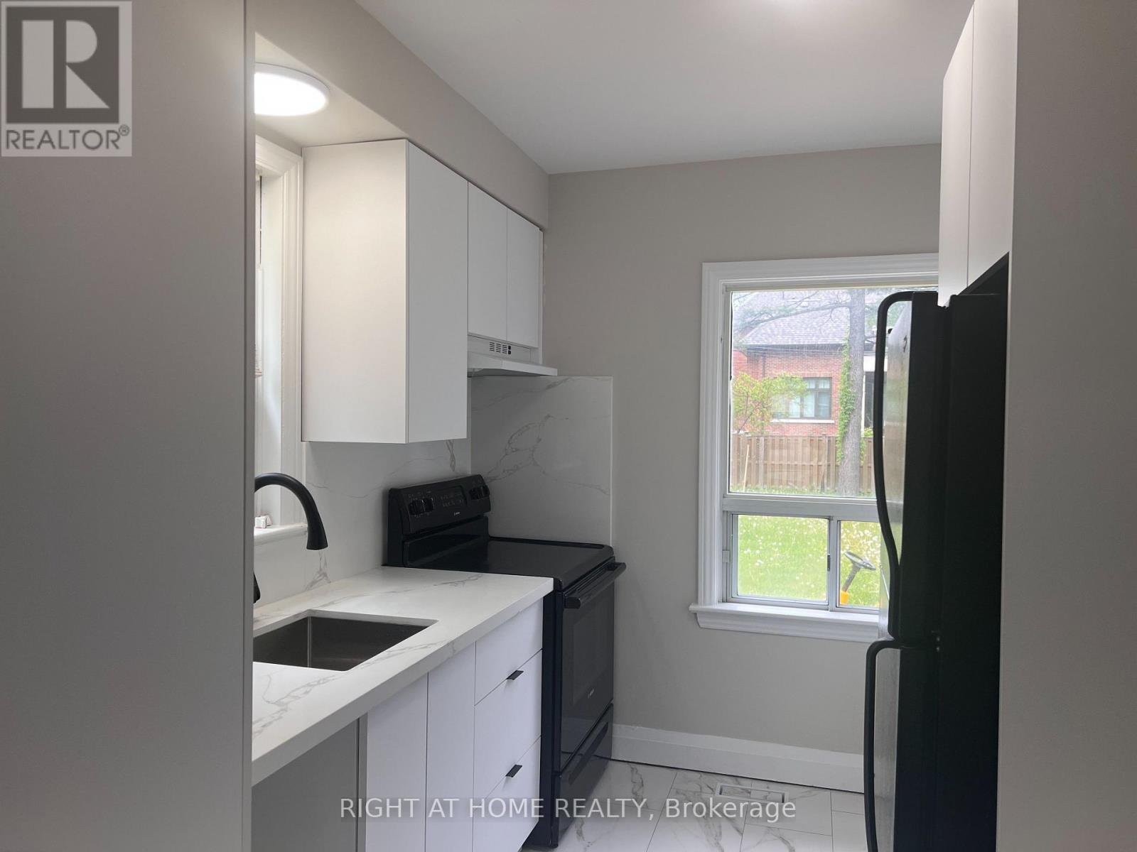 49 Glenborough Park Crescent, Toronto, Ontario  M2R 2G4 - Photo 10 - C12172259