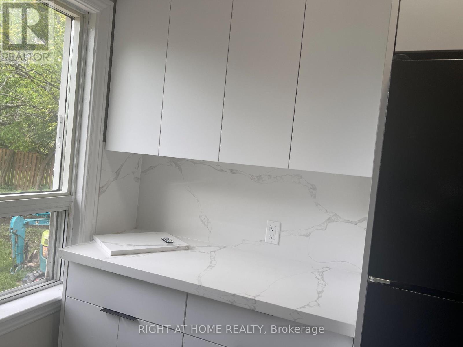 49 Glenborough Park Crescent, Toronto, Ontario  M2R 2G4 - Photo 11 - C12172259