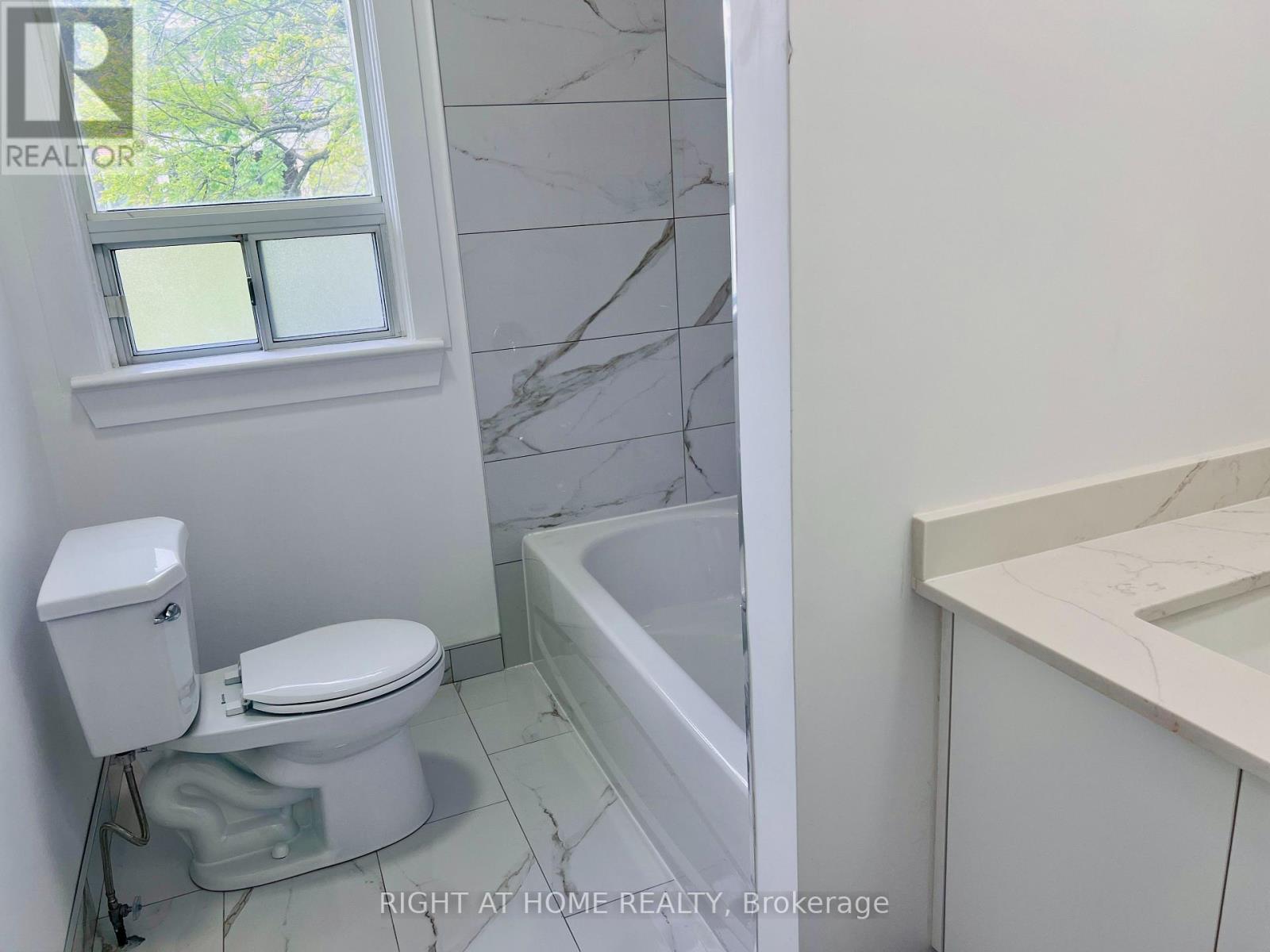 49 Glenborough Park Crescent, Toronto, Ontario  M2R 2G4 - Photo 14 - C12172259