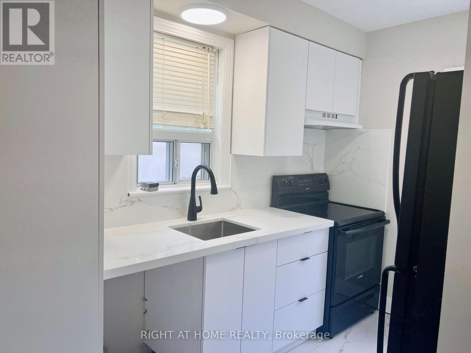 49 Glenborough Park Crescent, Toronto, Ontario  M2R 2G4 - Photo 15 - C12172259