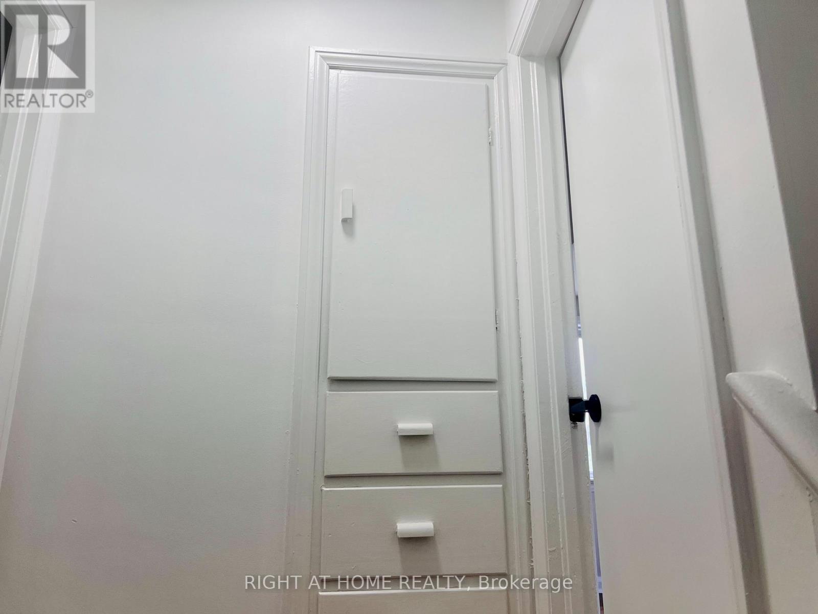 49 Glenborough Park Crescent, Toronto, Ontario  M2R 2G4 - Photo 18 - C12172259