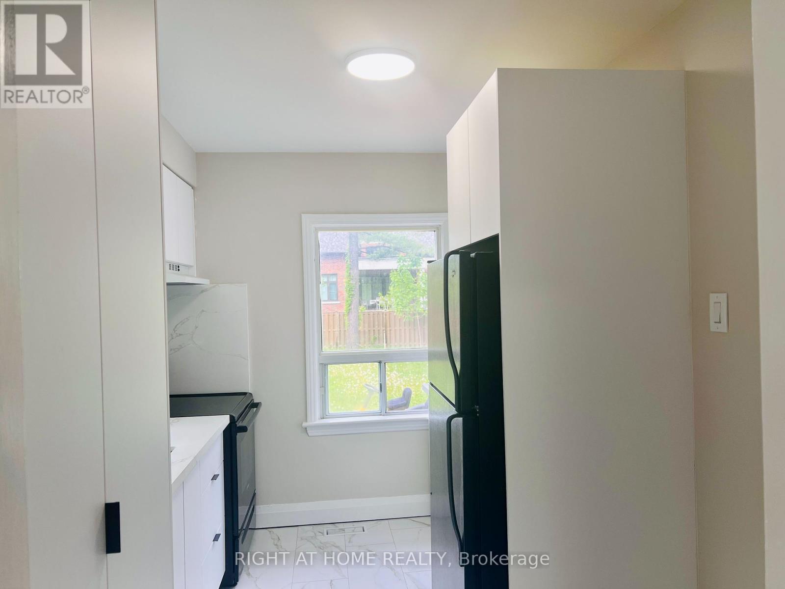49 Glenborough Park Crescent, Toronto, Ontario  M2R 2G4 - Photo 5 - C12172259