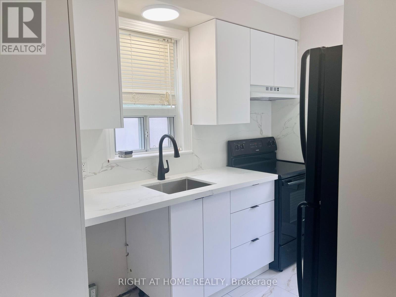 49 Glenborough Park Crescent, Toronto, Ontario  M2R 2G4 - Photo 7 - C12172259