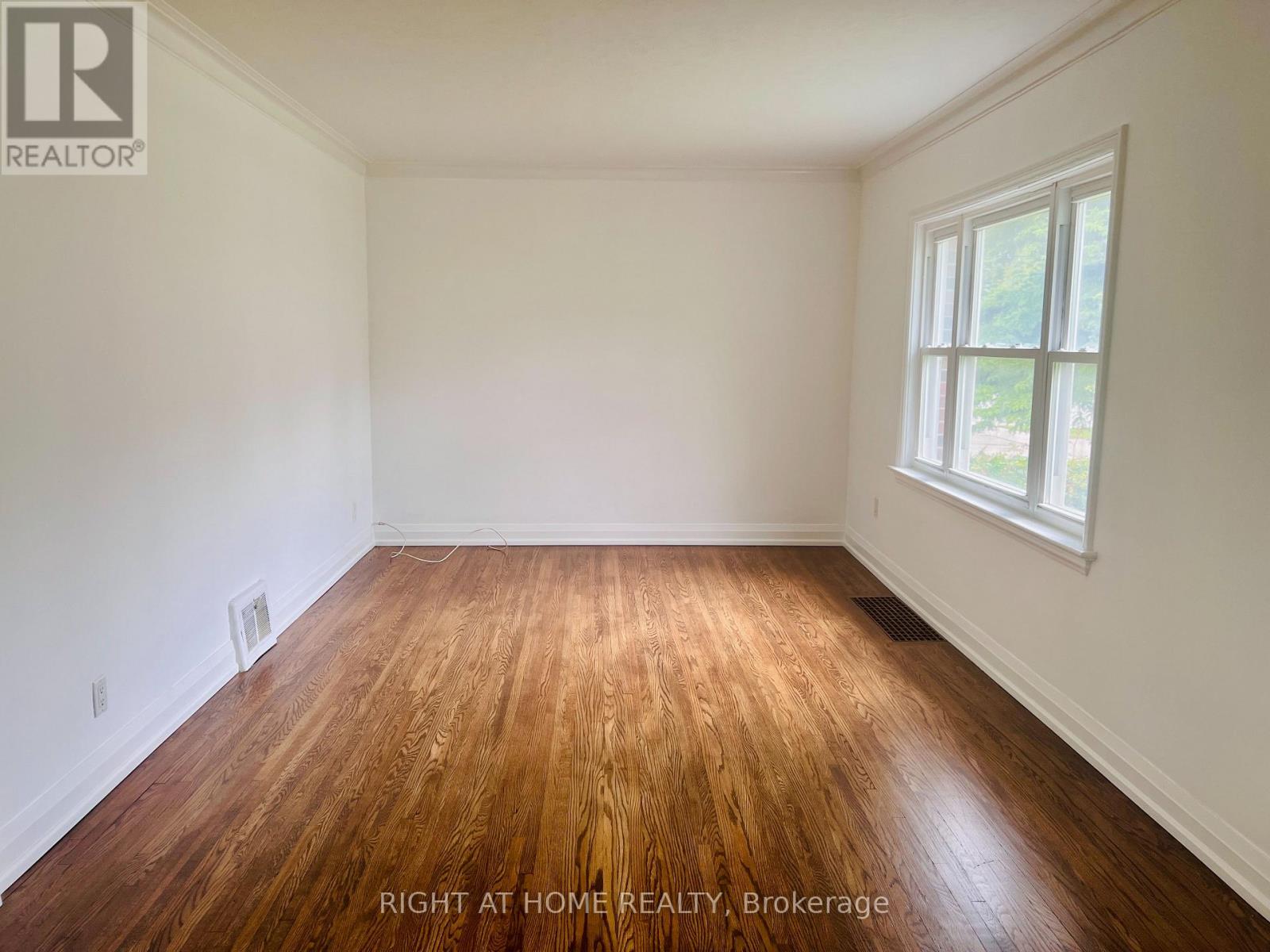 49 Glenborough Park Crescent, Toronto, Ontario  M2R 2G4 - Photo 8 - C12172259