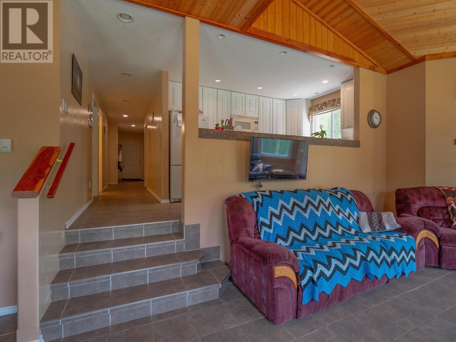 400 Mountain View Road, Mcbride, British Columbia  V0J 2E0 - Photo 13 - R2956790