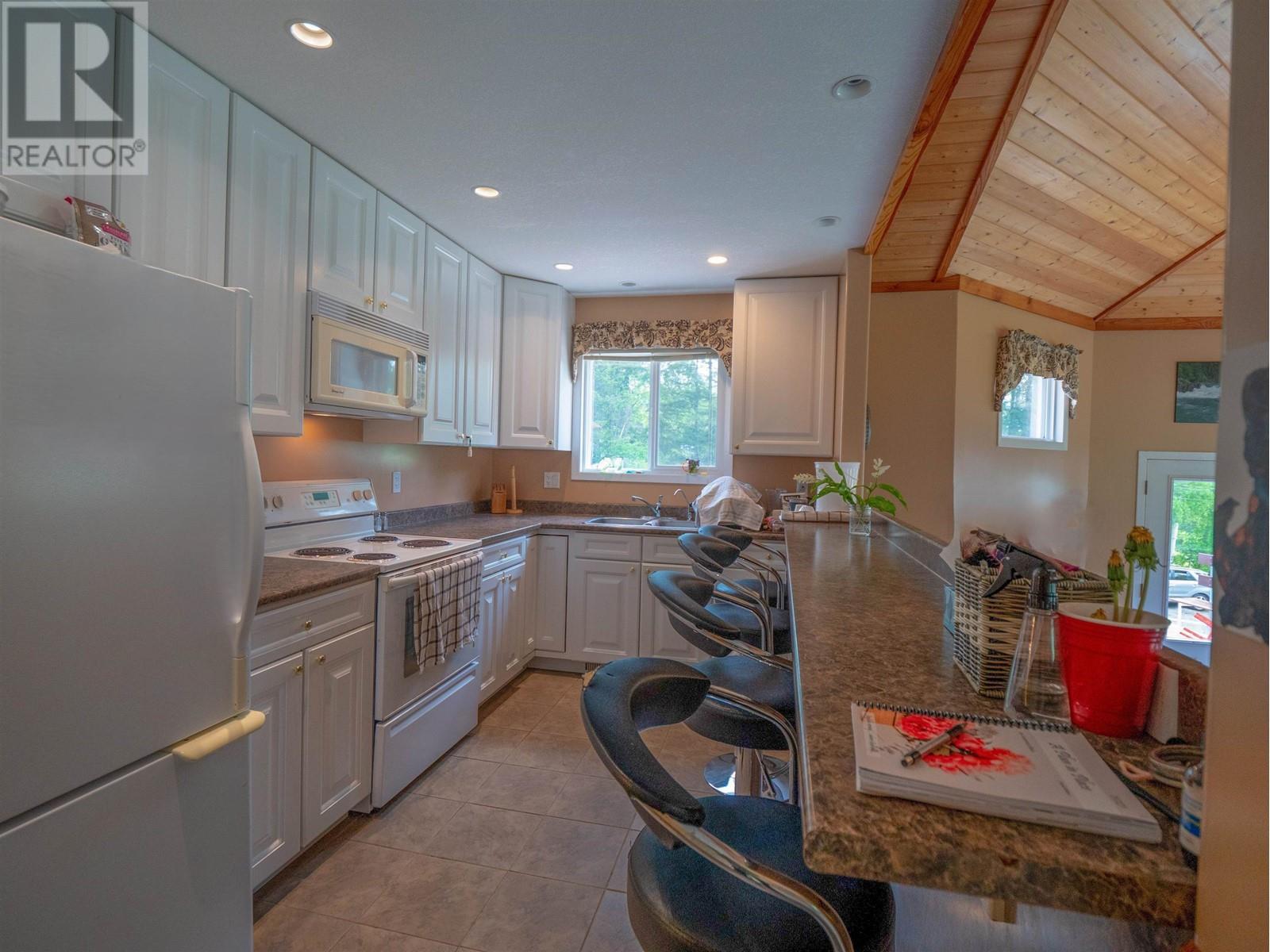 400 Mountain View Road, Mcbride, British Columbia  V0J 2E0 - Photo 15 - R2956790