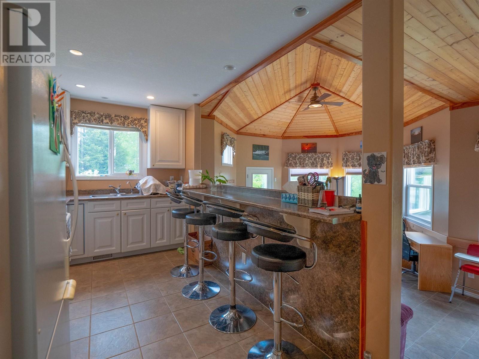 400 Mountain View Road, Mcbride, British Columbia  V0J 2E0 - Photo 14 - R2956790