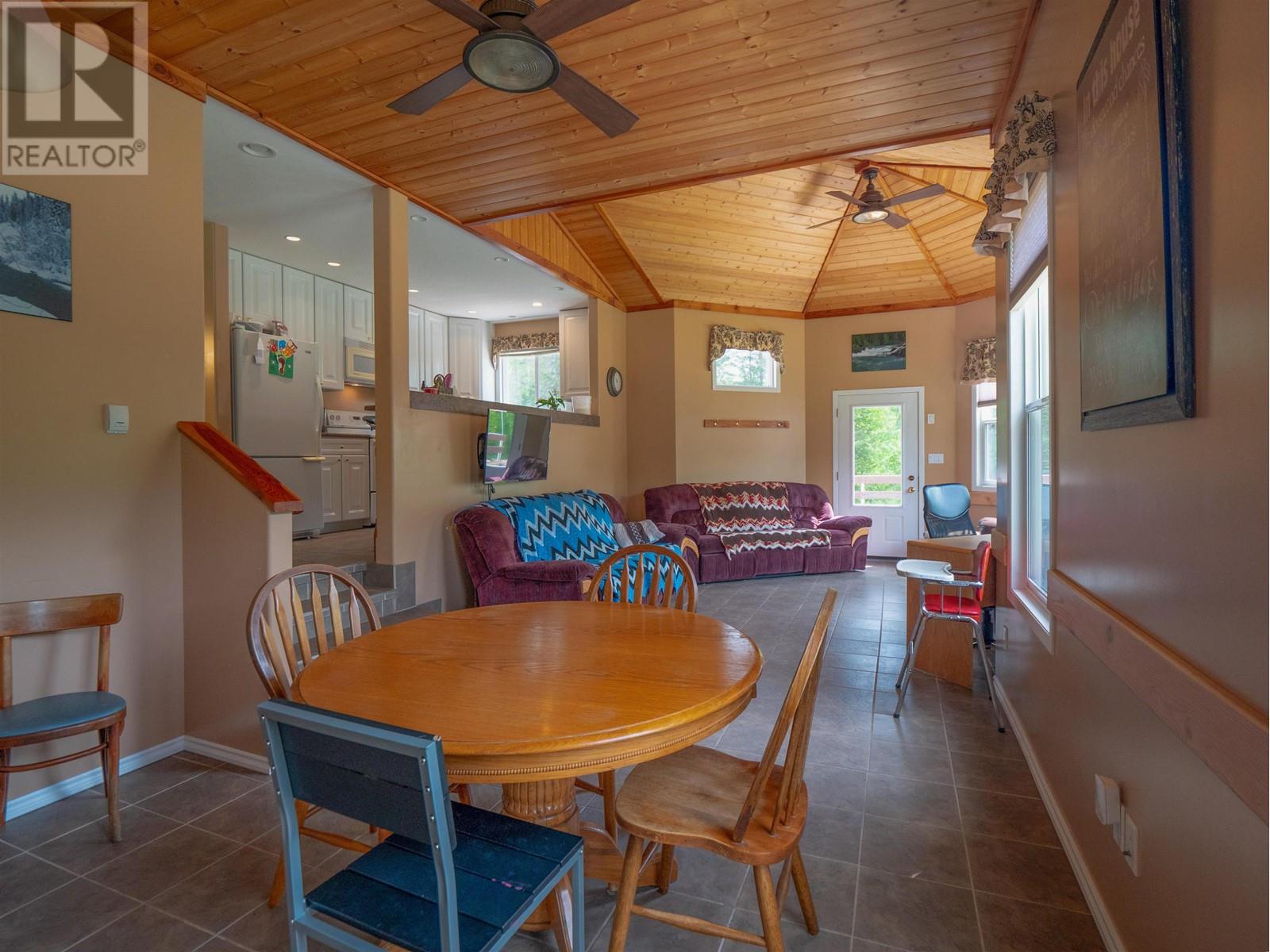 400 Mountain View Road, Mcbride, British Columbia  V0J 2E0 - Photo 12 - R2956790