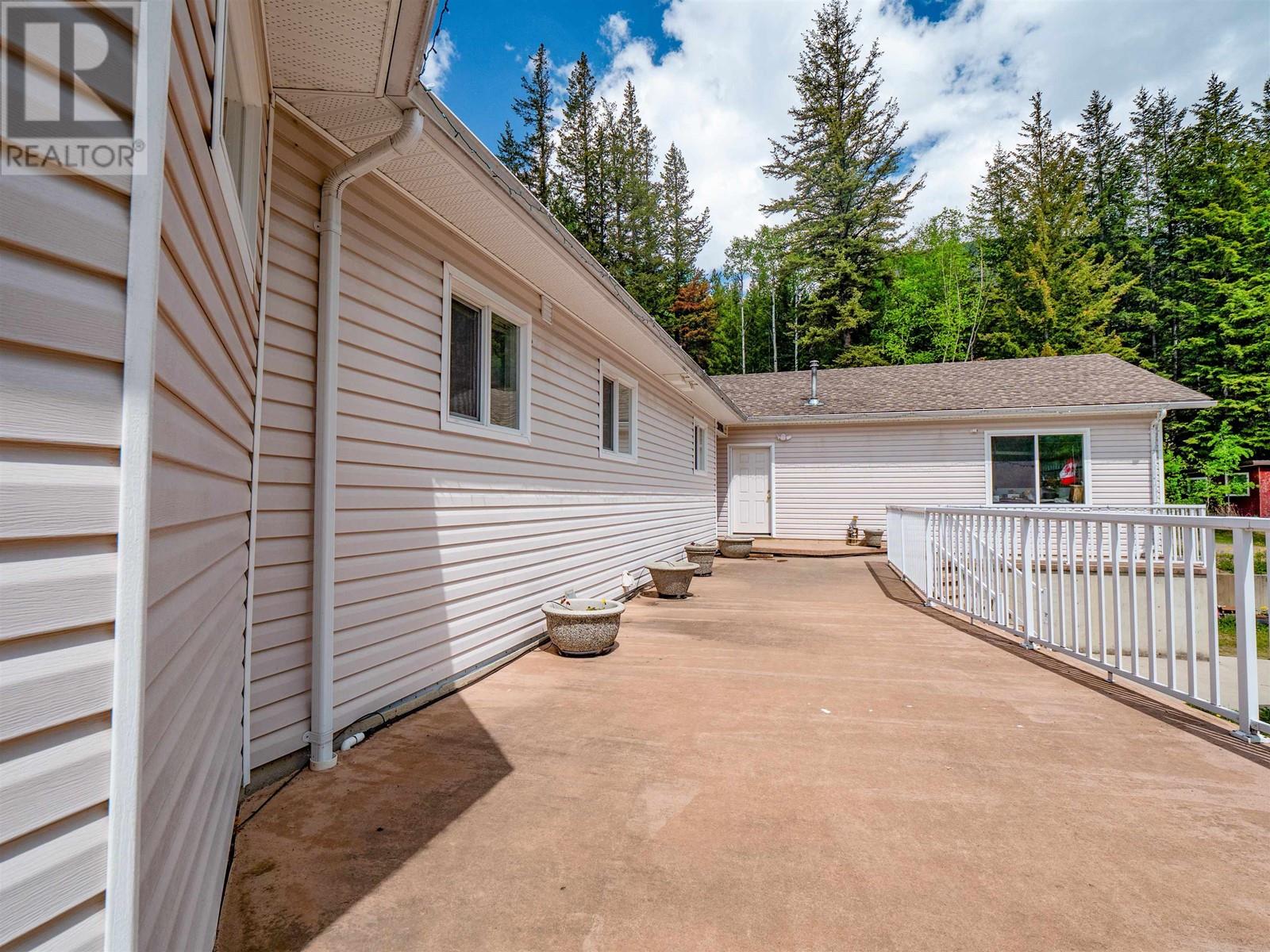 400 Mountain View Road, Mcbride, British Columbia  V0J 2E0 - Photo 8 - R2956790