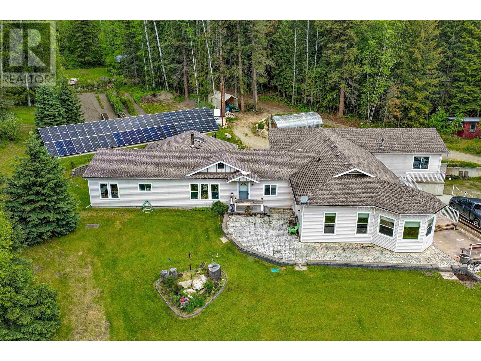 400 Mountain View Road, Mcbride, British Columbia  V0J 2E0 - Photo 2 - R2956790